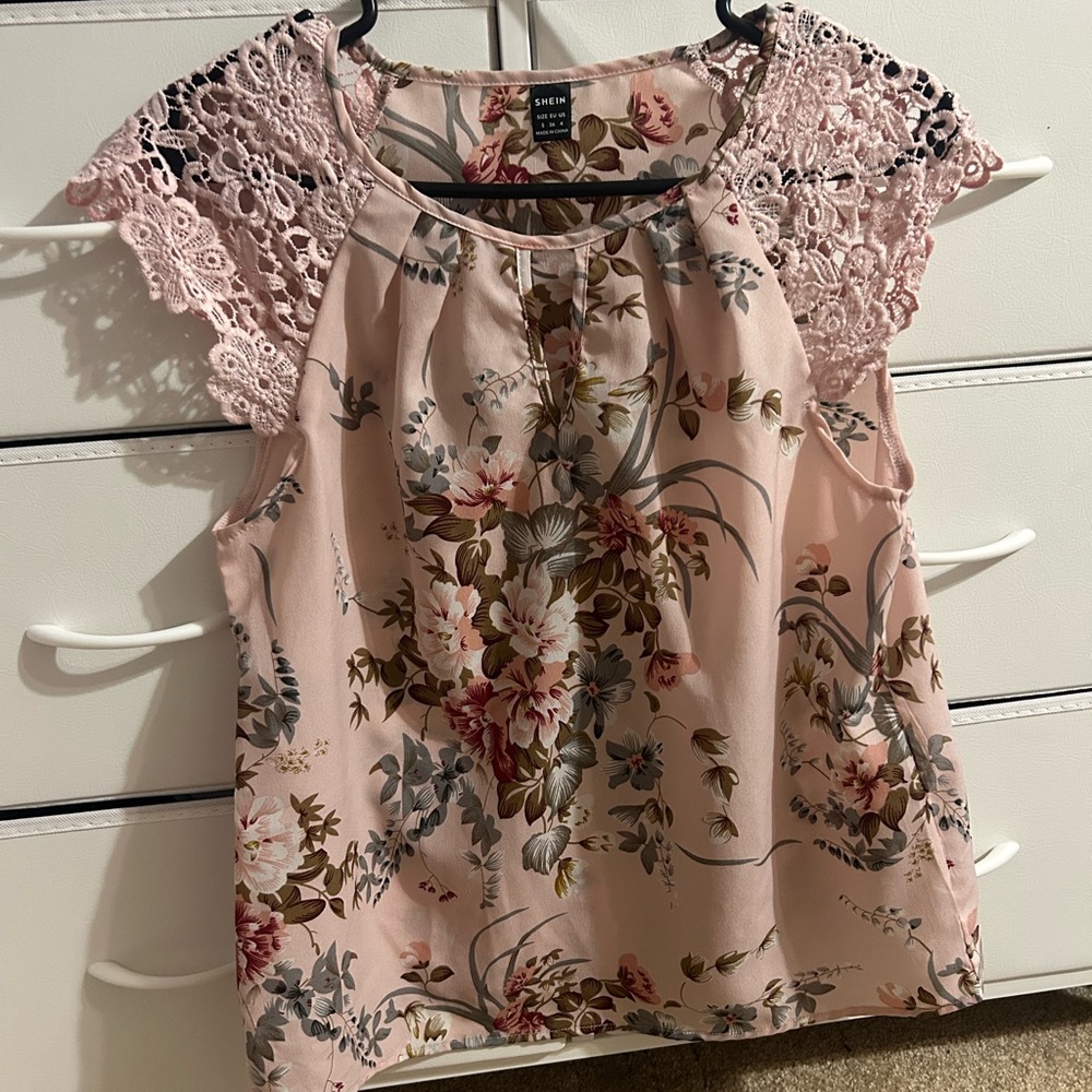 Short Sleeve Floral Blouse